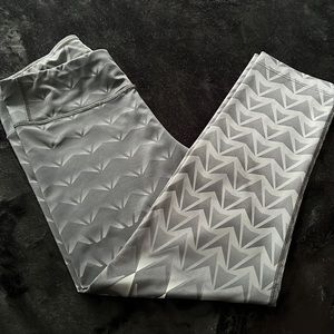 Express Capri Leggings